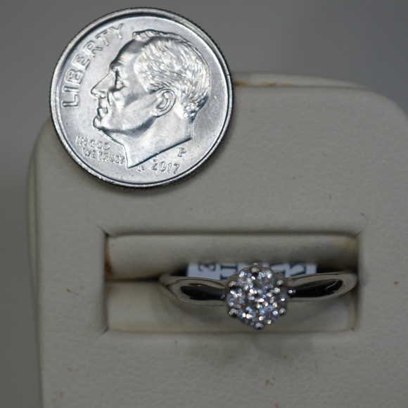 14KW Gold Genuine Diamond Cluster Ring - Picture 5 of 5